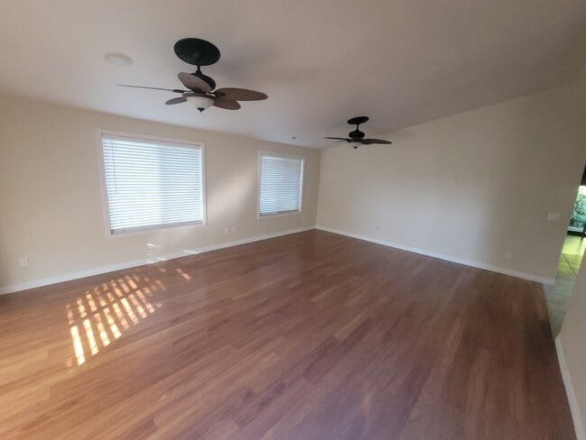 Foto del edificio - 4215 Case Ln