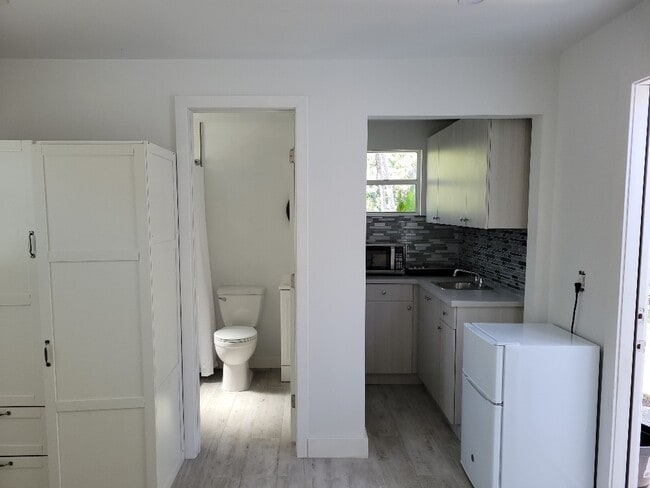 Foto del edificio - 4500 SW 62nd Ave