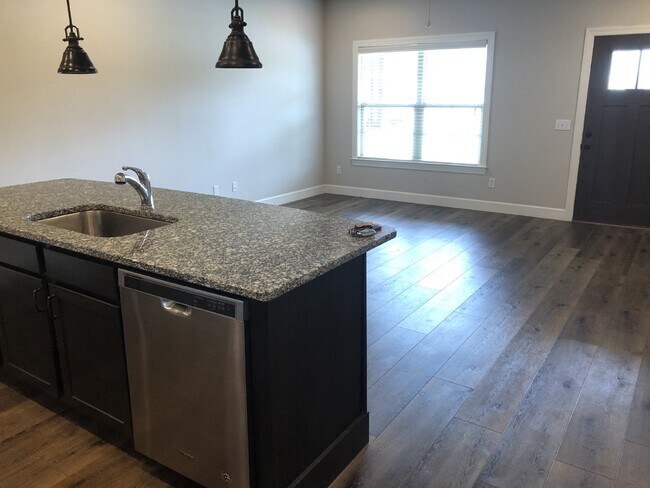 Foto del edificio - 1 BD 1 BA CONDO AVAILABLE AT PEACEFUL CYPRESS RIDGE LOCATION