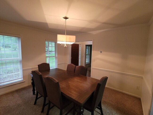 Foto del edificio - Charming and Spacious 4BR House in a Peaceful Cul-de-Sac