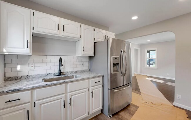 Building Photo - 1133 Duxberry Ave