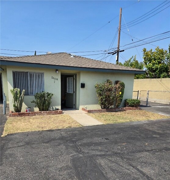 Foto principal - 24638 Eshelman Ave