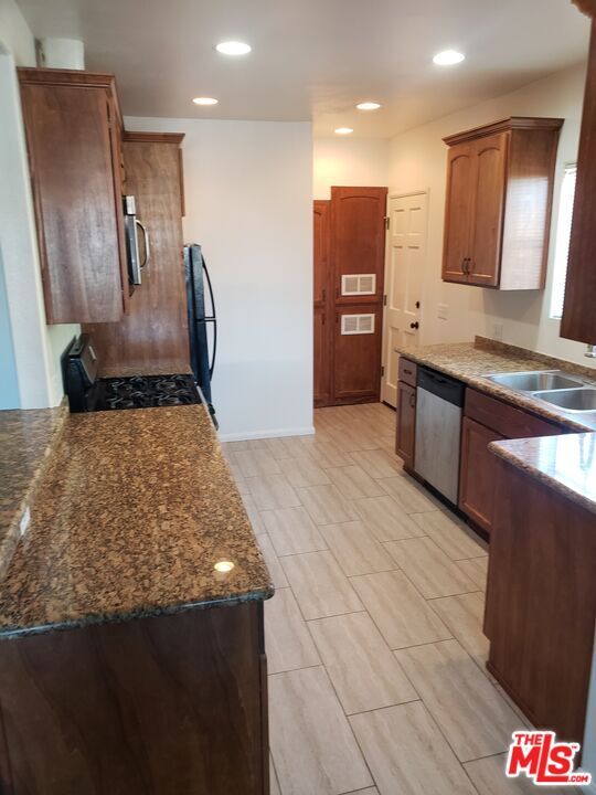 Foto principal - 5743 Keniston Ave