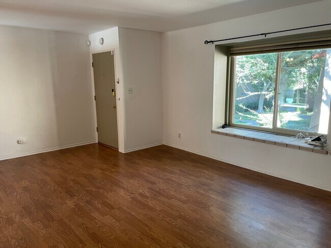Entrance/livingroom - 13722 Red Hill Ave