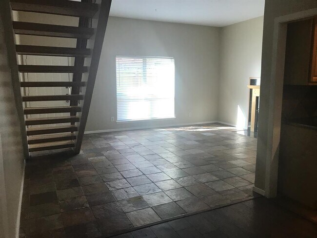 Foto del edificio - 3121 Rosedale Ave