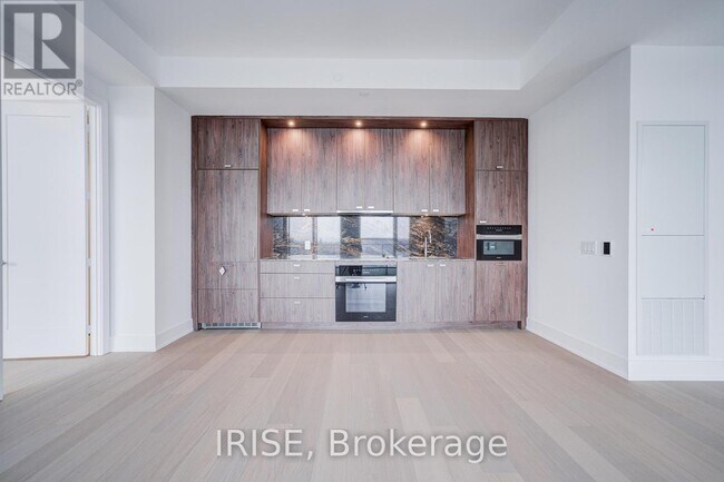 Building Photo - 399 Royal Orchard Blvd