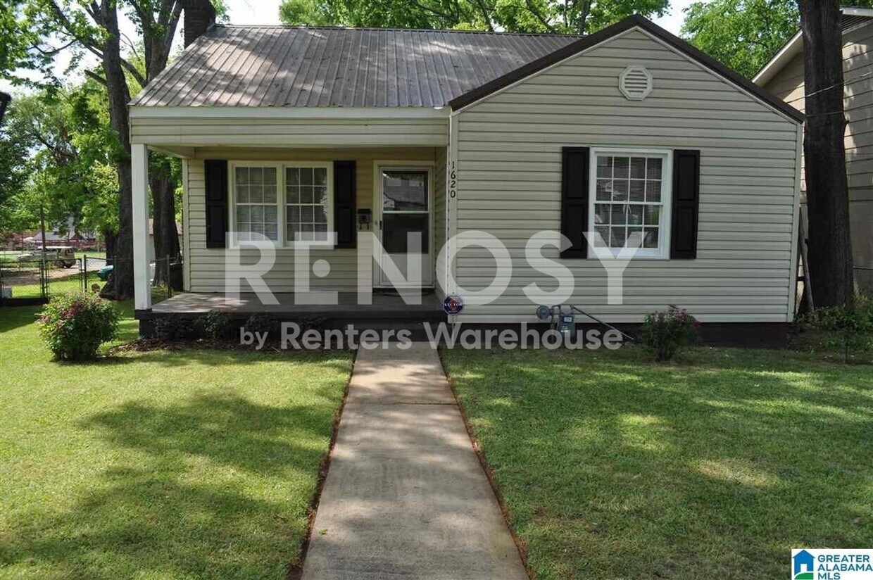 Foto del edificio - 3-Bed, 2-Bath Birmingham Home with Carport and Fenced Yard in West End Minor