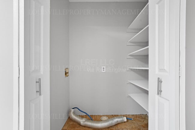 Building Photo - 8212 Devonshire Dr