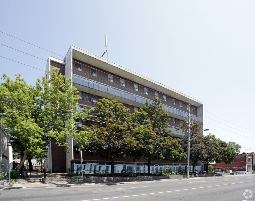 Photo du bâtiment - 1071 Woodbine Ave