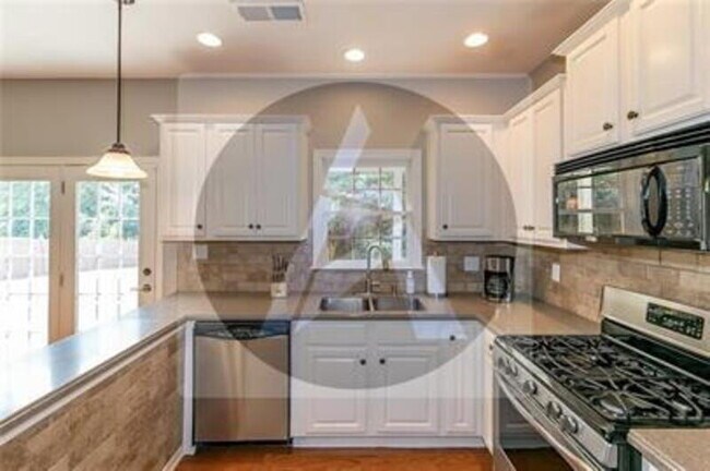 Building Photo - 513 Millside Tr
