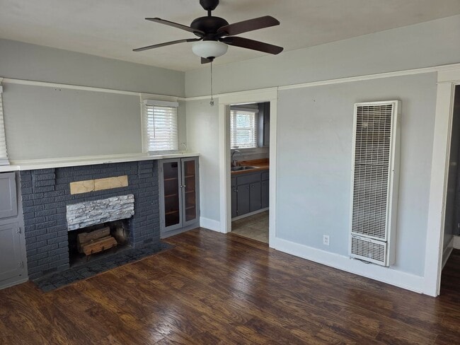 Building Photo - Old school Spanish style 2 bedroom cottage available downtown Oceanside walking distance to the b...