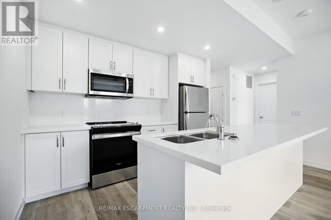 Building Photo - 203 Burke St