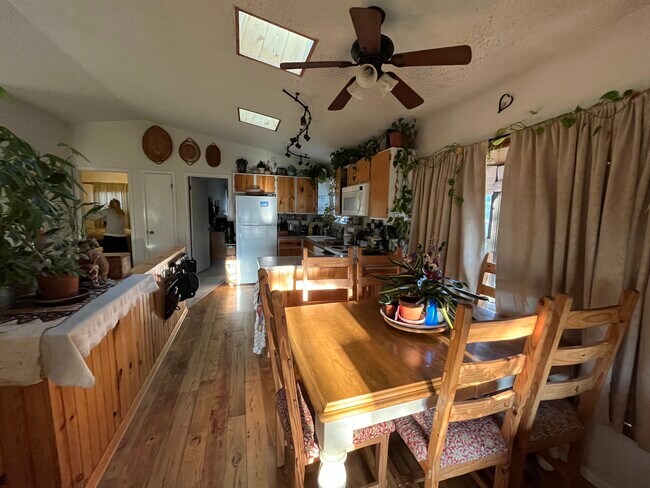 Foto del edificio - 6200 Jackpine Dr