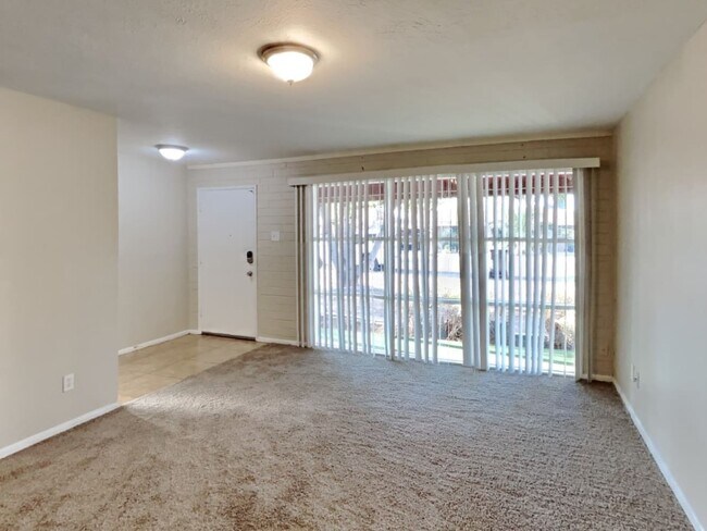 Building Photo - 3036 W Elm St