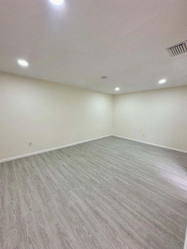Foto del edificio - 8076 Ambach Way
