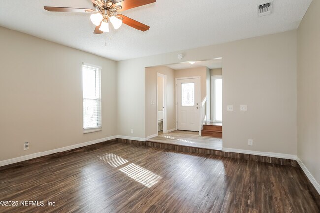 Building Photo - 2158 Center Way