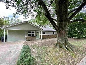Building Photo - 2500 Fairfield Dr