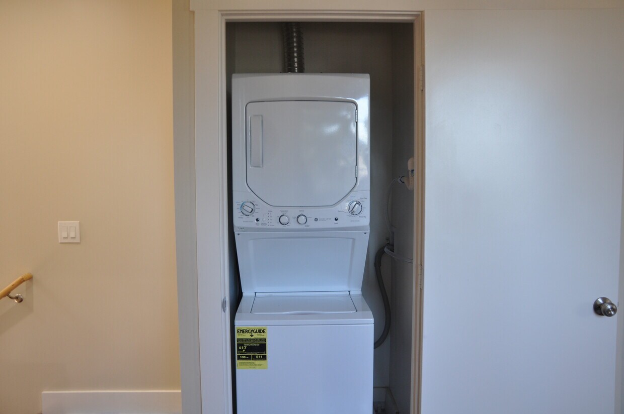 in-unit laundry - 3371 Creighton Pl