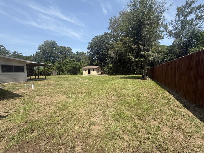 Building Photo - 2803 Smilax Ave