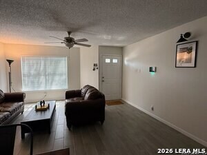 Foto del edificio - 6855 Columbia Ridge Dr