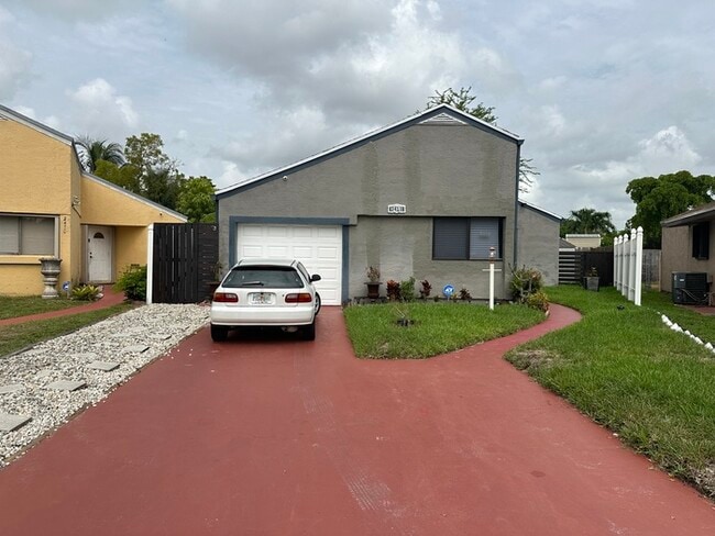 Charming 2-Bed, 2-Bath Home with Fenced Ya... - Charming 2-Bed, 2-Bath Home with Fenced Ya...