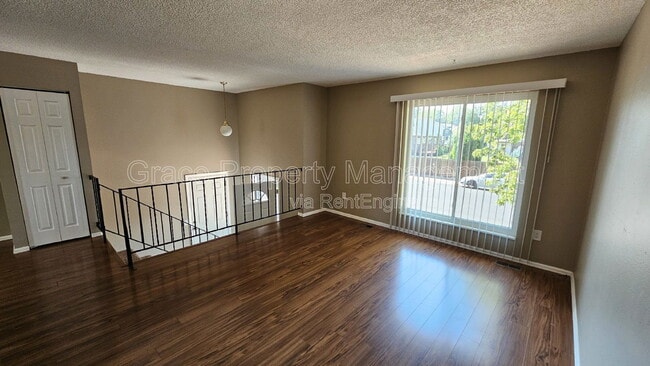 Foto del edificio - 3234 S Dudley St