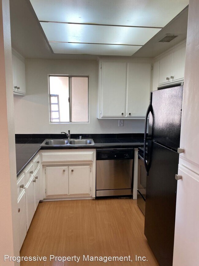 Foto del edificio - 24311 Canyon Lake Dr N