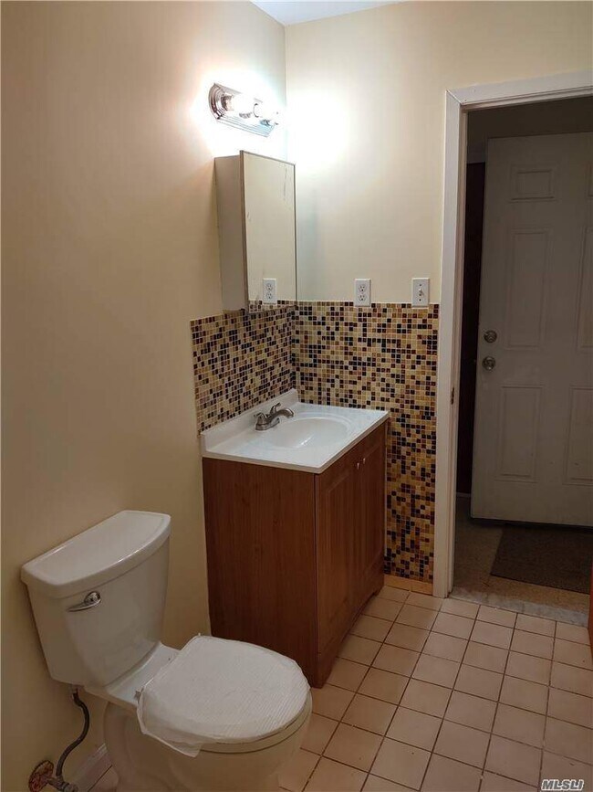 Building Photo - 19 Lakeway Dr