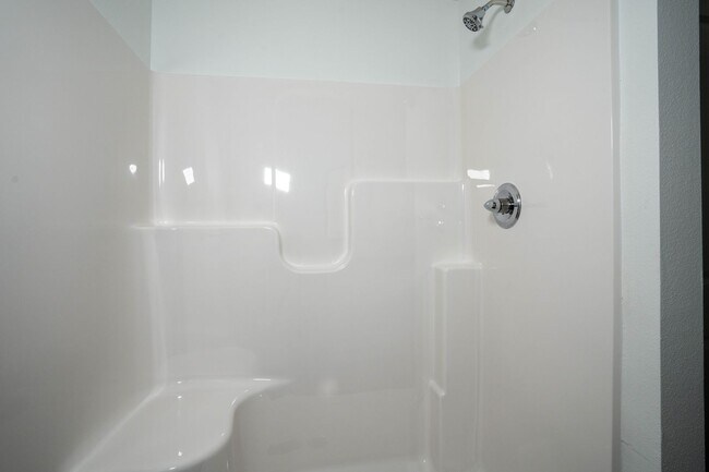Foto del edificio - BRAND NEW 3 BEDROOM HOME - BOLIVAR, MO