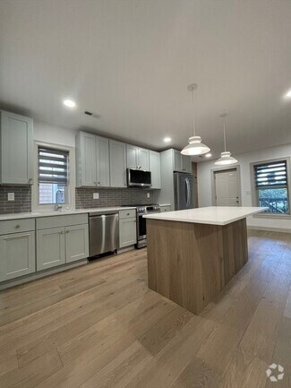 Building Photo - 43 Saxton St