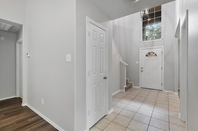 Building Photo - 18111 Stone Trail Manor Dr