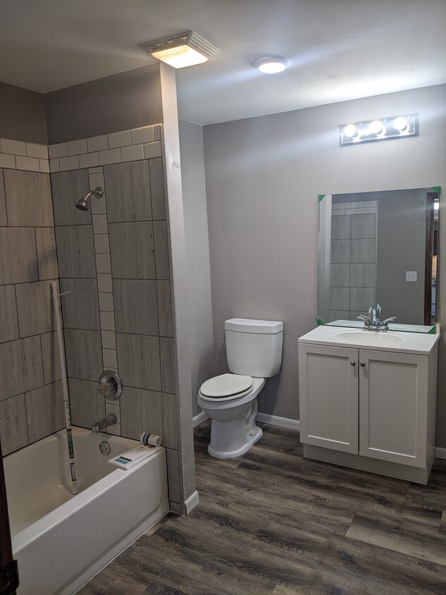 Bathroom - 115 Main St N
