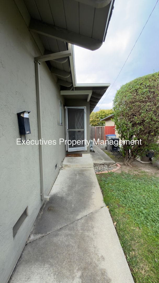 Foto del edificio - 3475 Payne Ave