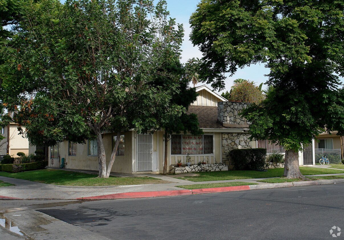 Foto principal - 1631 S Hampstead St