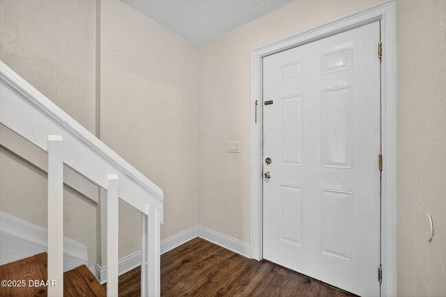 Building Photo - 12 Glen Arbor Park