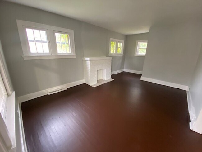Foto del edificio - Bright 3BR+2BA Bungalow by Downtown