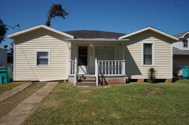 Building Photo - 1438 Parkview Dr