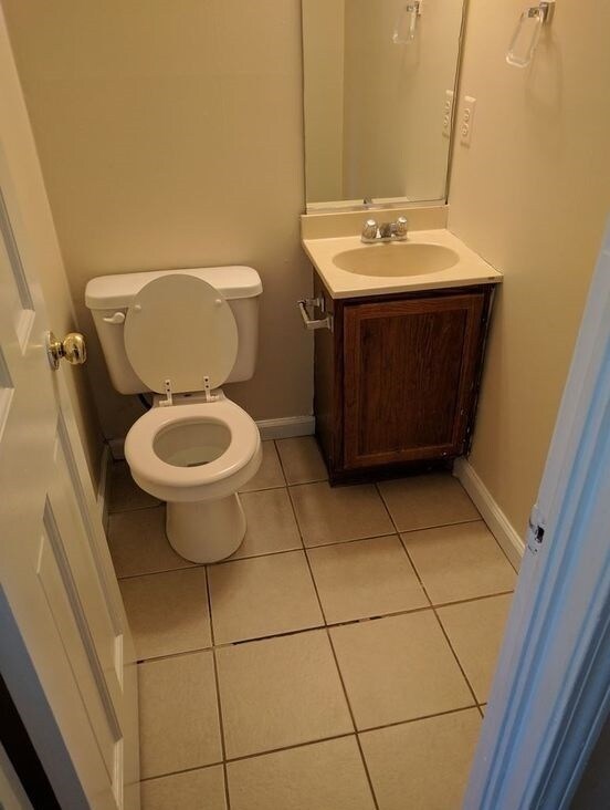 Building Photo - Charming 2 bed 1.5 bathe  Town-home in friendly neighborhood!