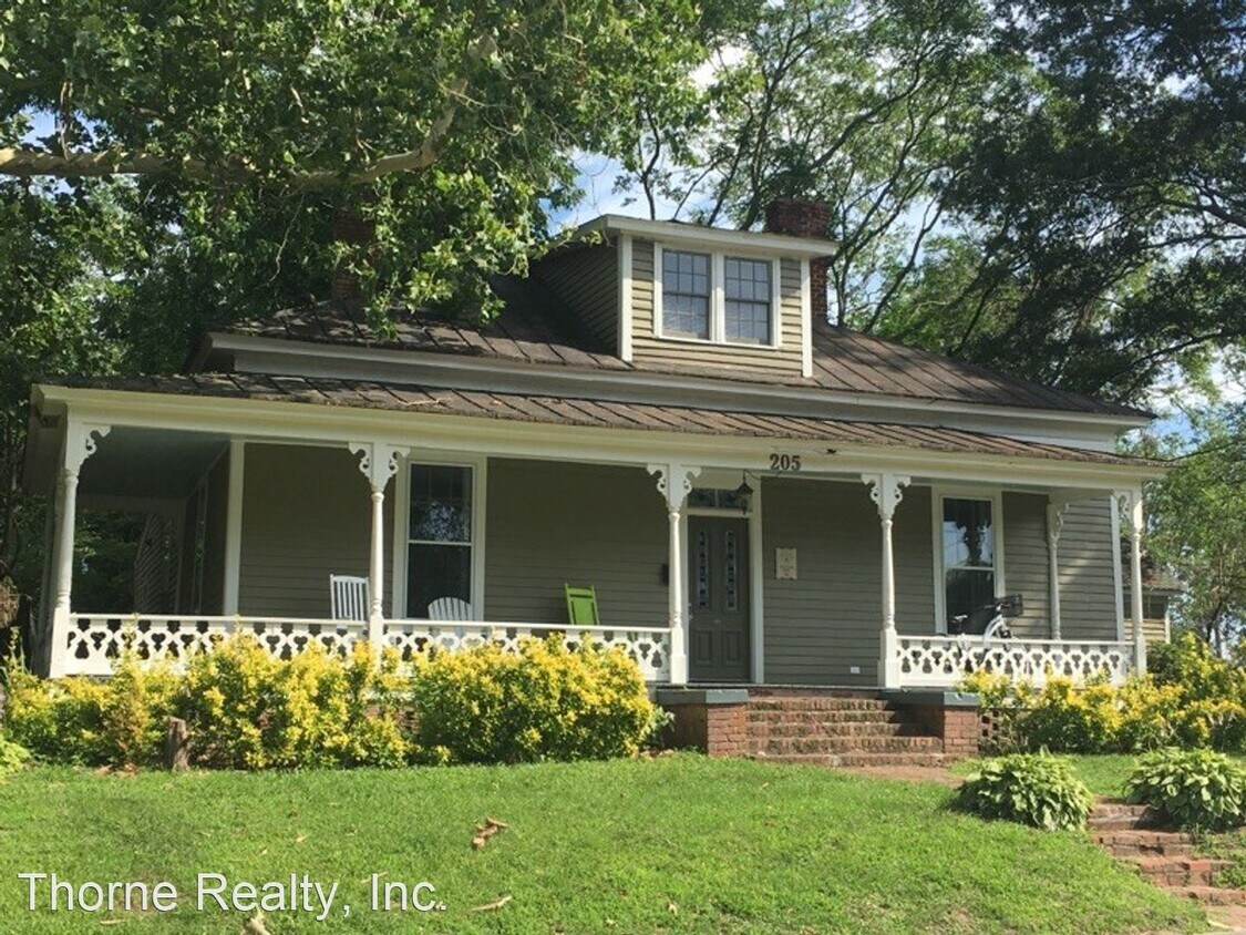 Primary Photo - 4 br, 3 bath House - 205 W Baker Street