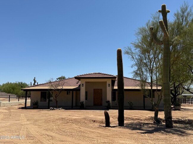 Foto del edificio - 6703 E Calle de Las Estrellas Rd