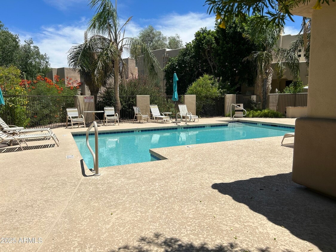 Foto del edificio - 9065 E Gary Rd