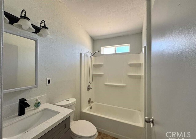 Foto del edificio - 16209 Juniper St