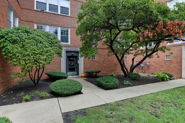 Foto del edificio - 2412 W Farragut Ave