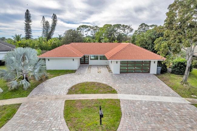 Foto del edificio - 5924 Pinebrook Dr