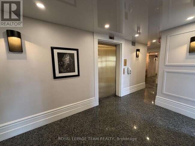 Photo du bâtiment - 550 Cambridge St S