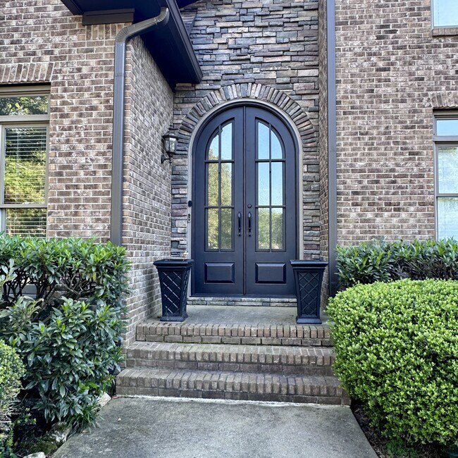 Building Photo - 5982 Valley Way