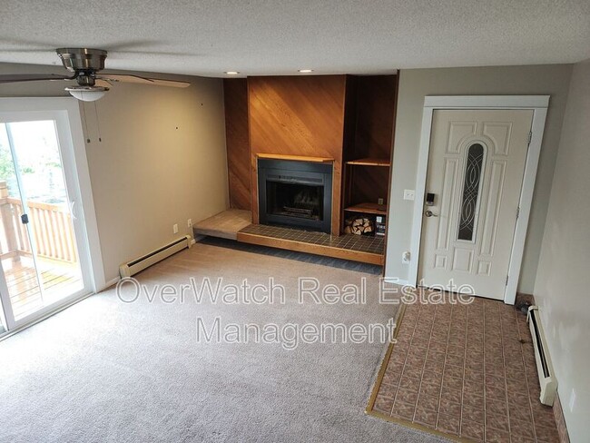 Building Photo - 3811 Iowa Dr