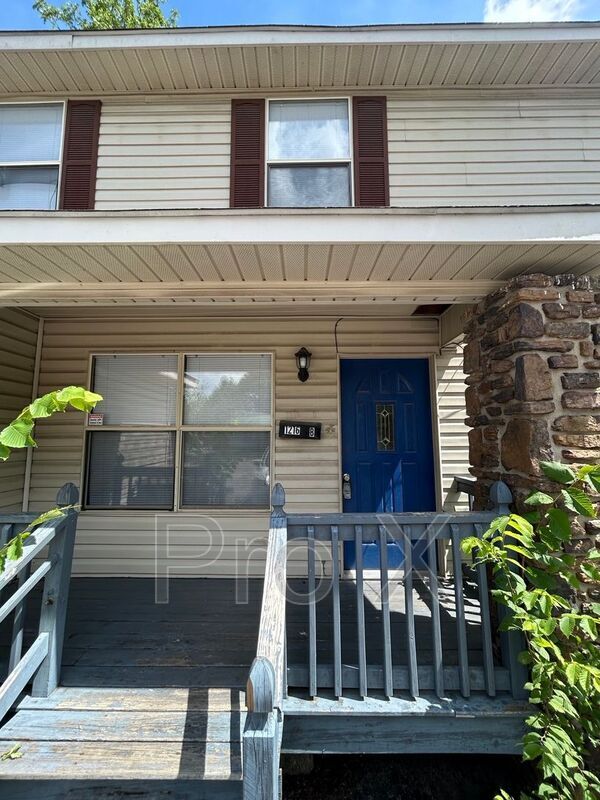 Primary Photo - 1216 Highland Ave