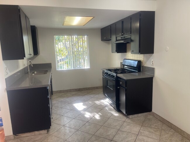 Building Photo - 422 S Garfield Ave