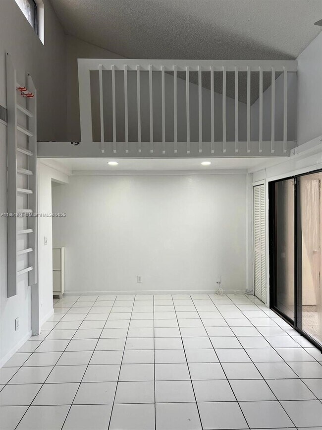 Building Photo - 8102 SW 20th Ct